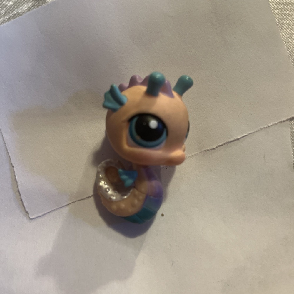 LPS Littlest Pet Shop 142 Pink Seahorse Blue Dot Eyes Hasbro